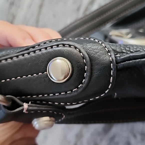 B. Makowsky Leather Crossbody in black leather vintage - Picture 16 of 16